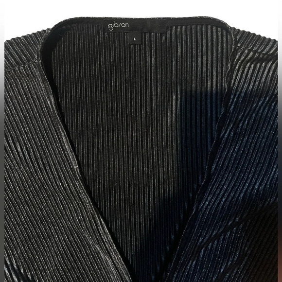 Gibson black shimmery v-neck faux wrap blouse size large excellent condition - Picture 2 of 2